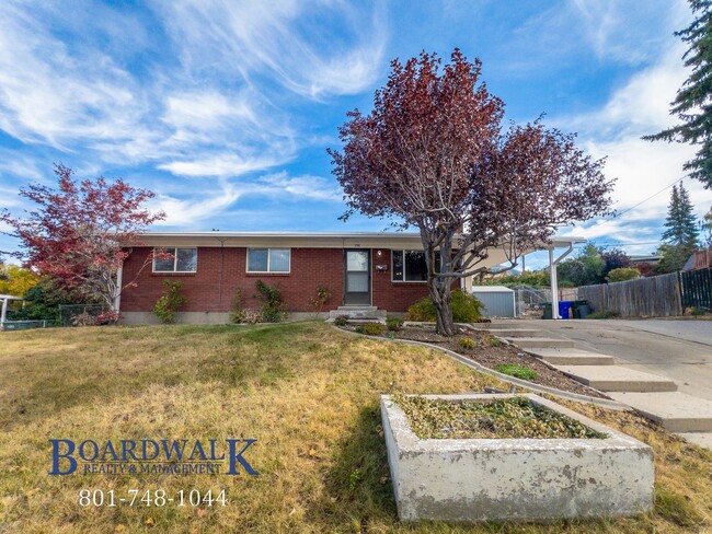 398 S 4th St in Tooele, UT - Foto de edificio - Building Photo