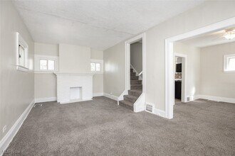 13621 Cranwood Dr in Garfield Heights, OH - Building Photo - Building Photo