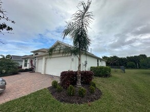 8330 Summer Lake Dr SW in Vero Beach, FL - Building Photo - Building Photo