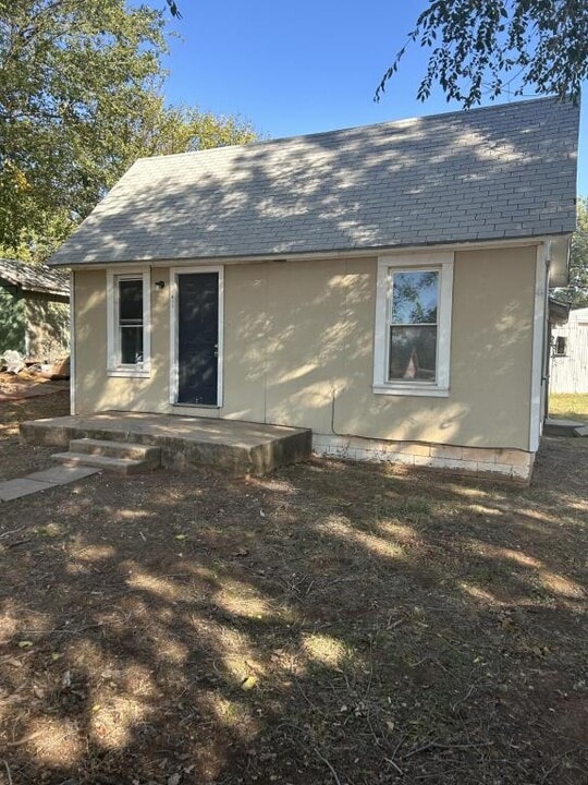411 Jackson St in Perry, OK - Building Photo
