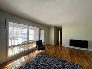 32 Park Avenue Ct, Unit 3 in West Springfield, MA - Foto de edificio - Building Photo