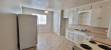 617 W 17th St in Portales, NM - Building Photo - Building Photo