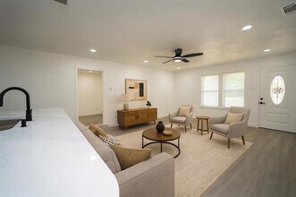 404 Westwood Dr in Euless, TX - Building Photo - Building Photo