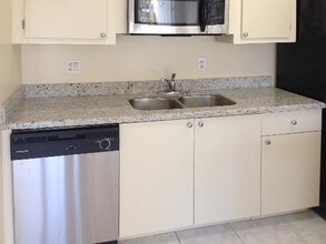 639 Executive Center Dr-Unit -O-106 in West Palm Beach, FL - Building Photo - Building Photo