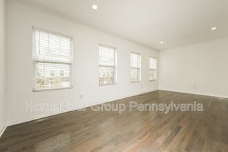 216 Faulk Dr in Warrendale, PA - Building Photo - Building Photo