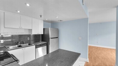 10661 SW 108th Ave in Miami, FL - Building Photo - Building Photo