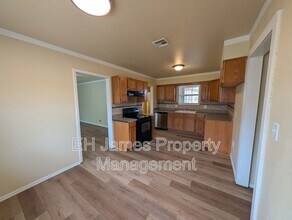 9013 E 32nd St in Tulsa, OK - Building Photo - Building Photo