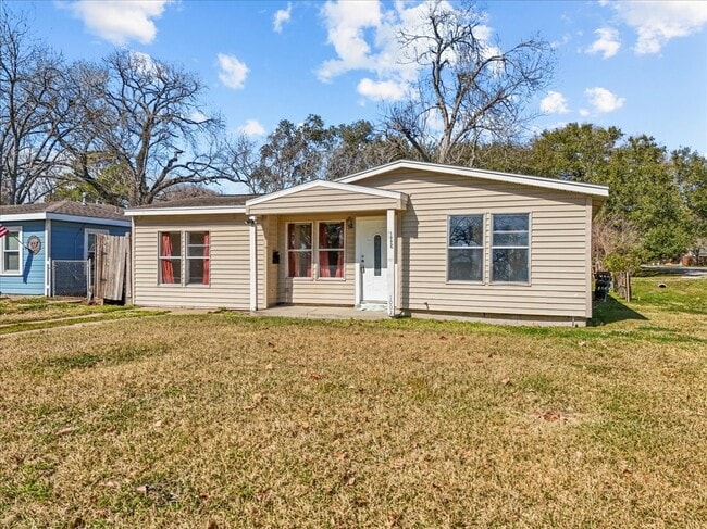 1002 Orange St in La Marque, TX - Building Photo - Building Photo