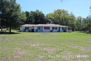 621 Sunset Dr in Brandon, FL - Building Photo