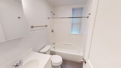 130 Sutherland Rd, Unit F in Boston, MA - Building Photo - Building Photo