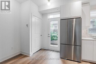 50 Holmes Ave in Toronto, ON - Building Photo - Building Photo