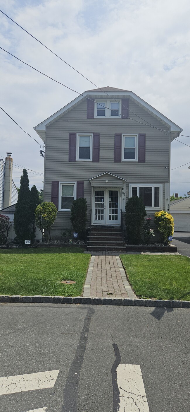 119 Valley Rd, Unit 2 family