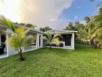 1729 Coronado Rd in Ft. Myers, FL - Foto de edificio - Building Photo