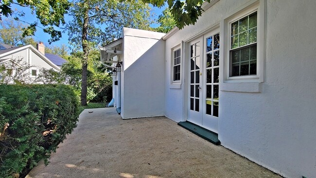 2619 S Joyce St in Arlington, VA - Building Photo - Building Photo