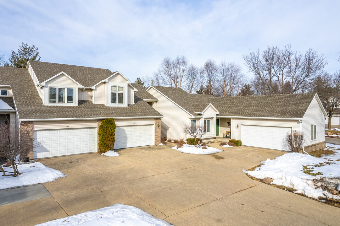 Riverchase Townhomes in Des Moines, IA - Foto de edificio