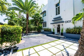 960 Jefferson Ave in Miami Beach, FL - Foto de edificio - Building Photo