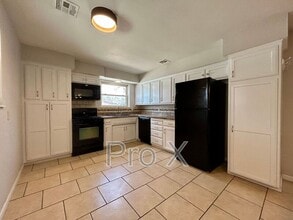 1411 Lawrence Ave in Springdale, AR - Building Photo - Building Photo