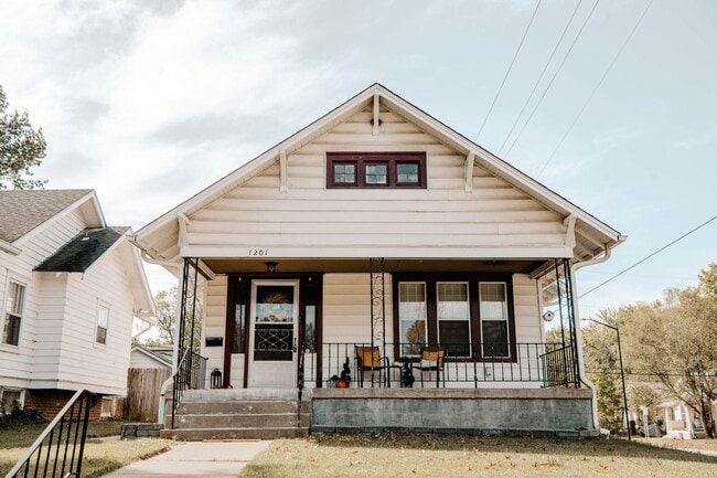 property at 1201 SW Jewell Ave