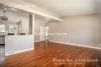 9546 Grandview Dr in Olivette, MO - Building Photo - Building Photo