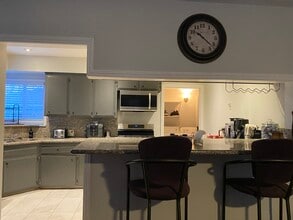 636 E 121st Pl, Unit 2 in Los Angeles, CA - Building Photo - Building Photo