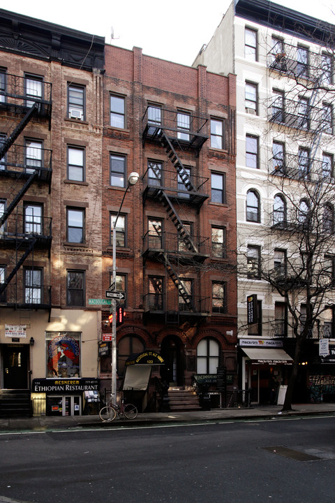 122 MacDougal St in New York, NY - Building Photo