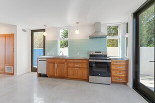 1765 N Crescent Heights Blvd in Los Angeles, CA - Building Photo