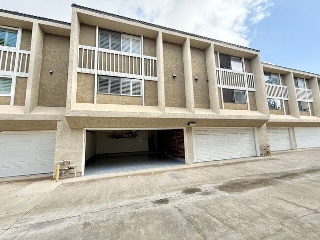 380 W Wilson St in Costa Mesa, CA - Building Photo - Building Photo