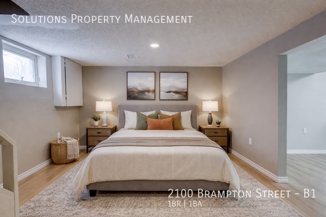 2100 Brampton St in Hamilton, ON - Building Photo - Building Photo