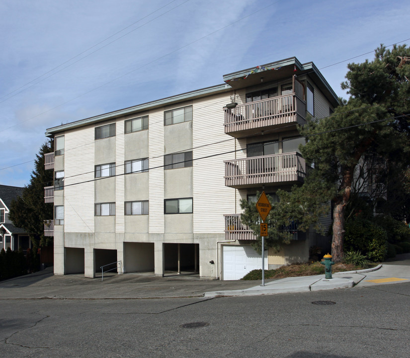 Park West Apartments in Seattle, WA - Foto de edificio