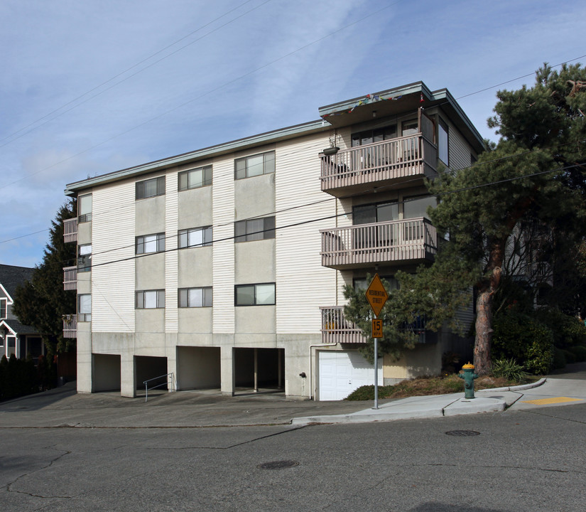 Park West Apartments in Seattle, WA - Building Photo