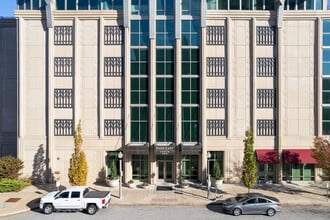 Park East Tower Condos in St. Louis, MO - Building Photo - Building Photo