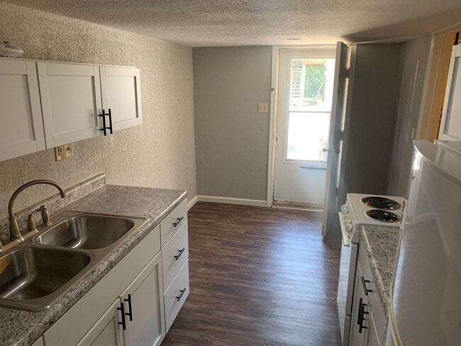 property at 1101 Pekin Ave