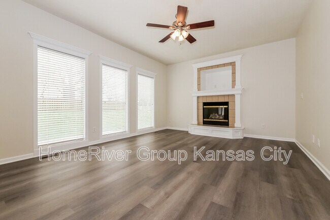 9735 N Willow Ave in Kansas City, MO - Foto de edificio - Building Photo