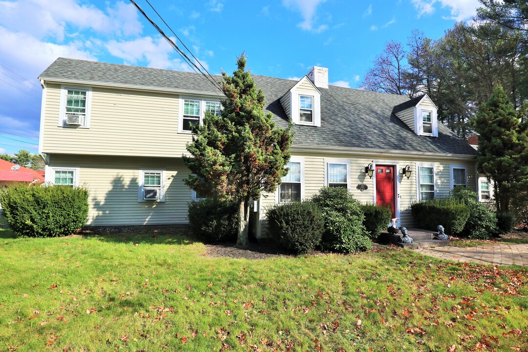 450 Oak St, Unit A in East Bridgewater, MA - Foto de edificio