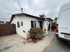 129 Smilax Rd in Vista, CA - Building Photo