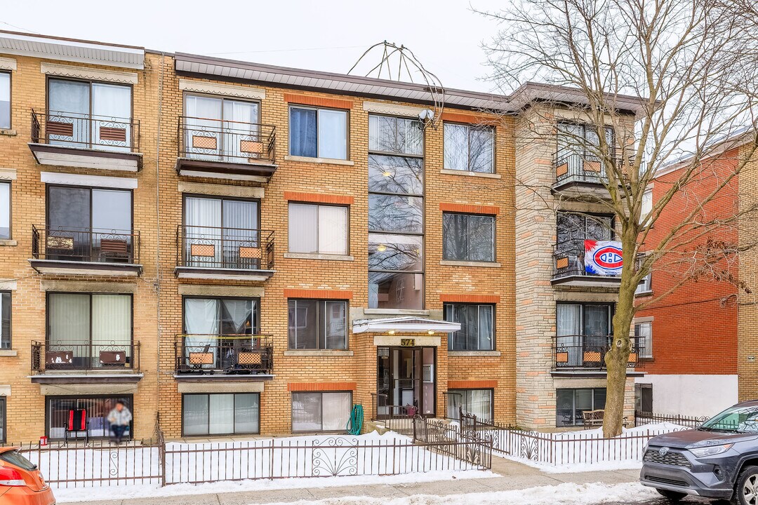 574 23e Avenue in Montréal, QC - Building Photo