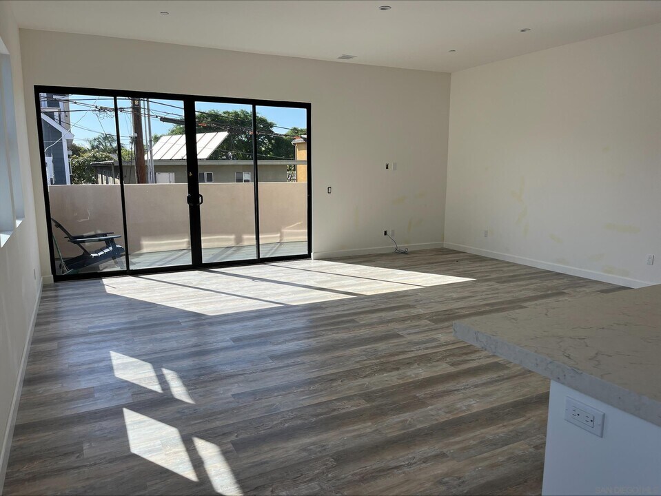 256 B Ave in Coronado, CA - Building Photo