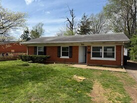 211 Rugby Rd in Lexington, KY - Building Photo
