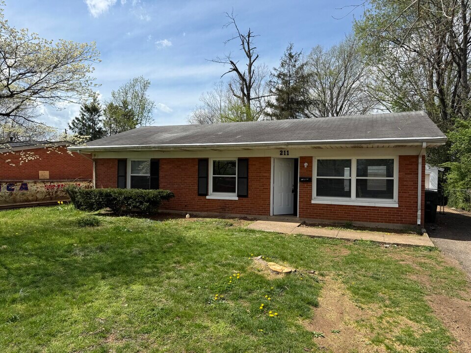 211 Rugby Rd in Lexington, KY - Building Photo