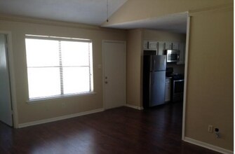 3900 Windwood Cir in Bryan, TX - Building Photo - Building Photo