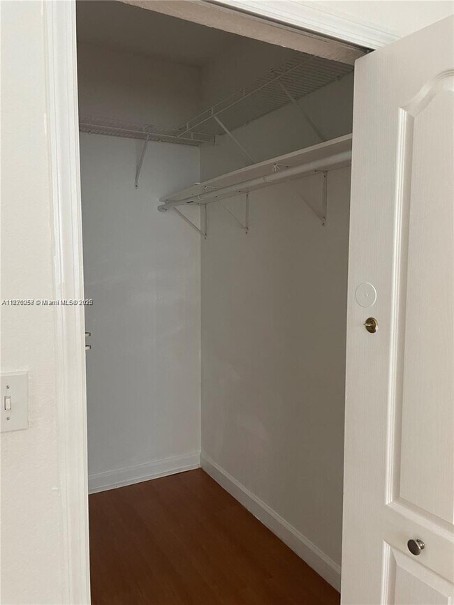 17630 NW 73rd Ave in Hialeah, FL - Building Photo - Building Photo