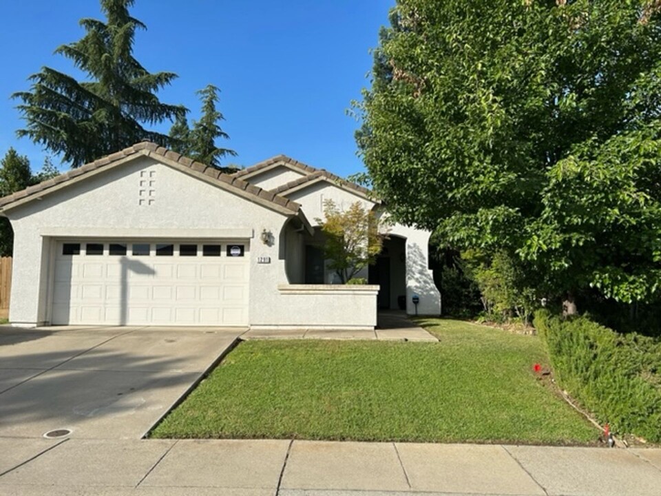 1291 Hartley Way in Folsom, CA - Foto de edificio