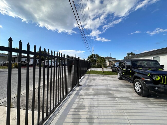 22045 SW 114th Ave in Miami, FL - Building Photo - Building Photo