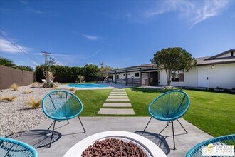372 E Molino Rd in Palm Springs, CA - Building Photo - Building Photo