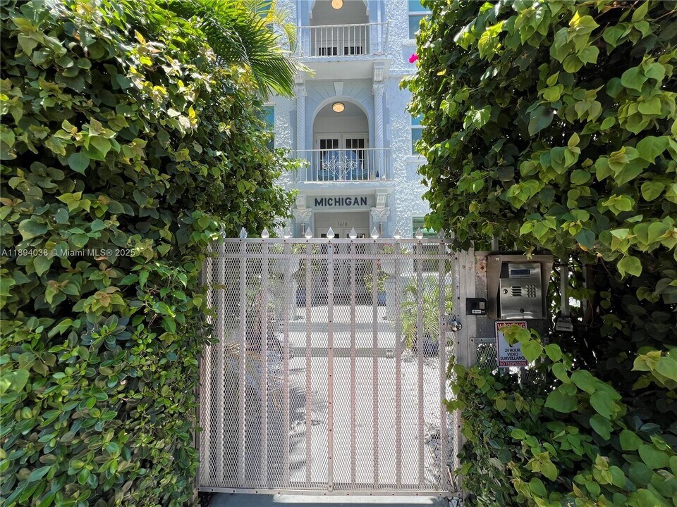 1618 Michigan Ave in Miami Beach, FL - Building Photo