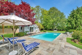 35 Toylsome Ln in Southampton, NY - Building Photo - Building Photo