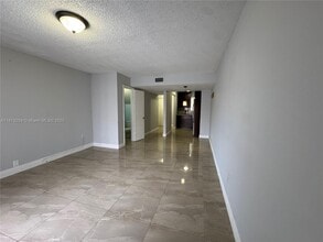2610 W 76th St in Hialeah, FL - Building Photo - Building Photo
