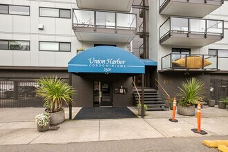 2301 Fairview Ave E, Unit 216 in Seattle, WA - Building Photo - Building Photo