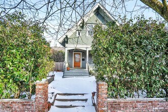 4936 NE Rodney Ave in Portland, OR - Building Photo - Building Photo