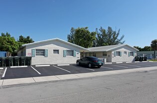501-503 NW 40th St in Oakland Park, FL - Building Photo
